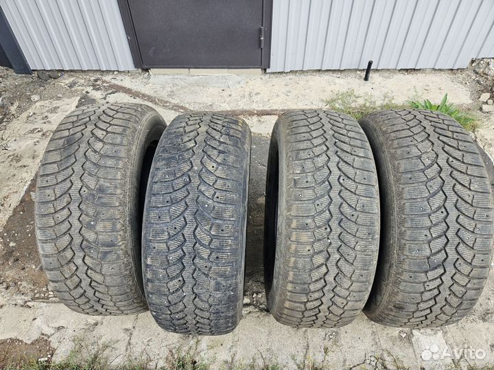 Bridgestone Blizzak Spike-01 285/60 R18 116T