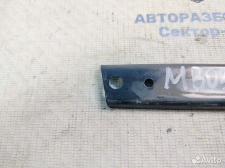 Кронштейн бампера передний левый Mercedes W204