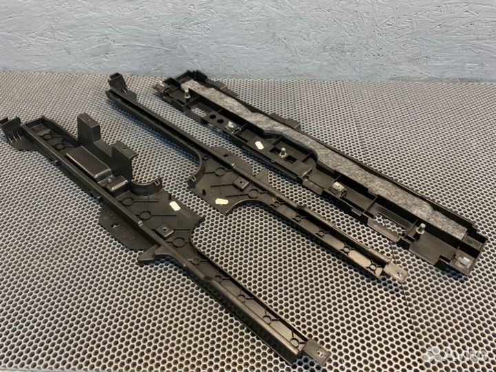 Кронштейн обшивки багажника задний Porshe Panamera