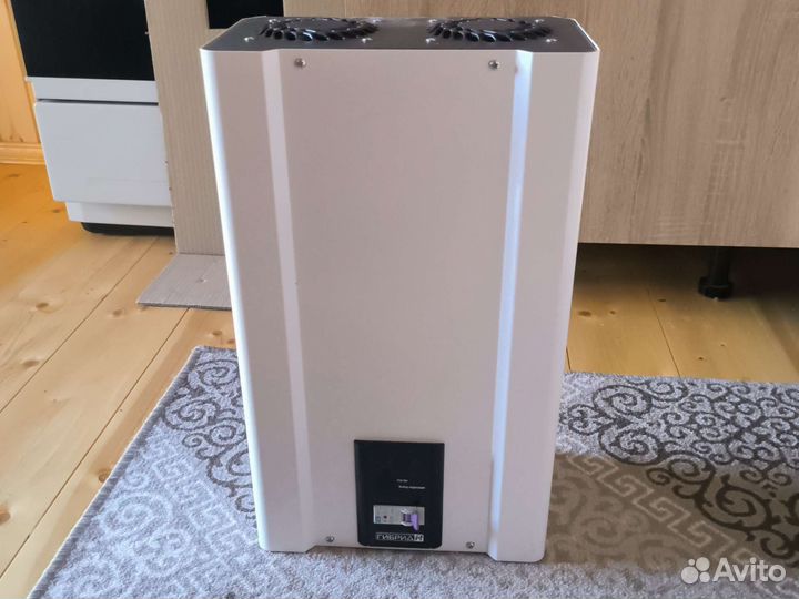 Стабилизатор напряжения настенный