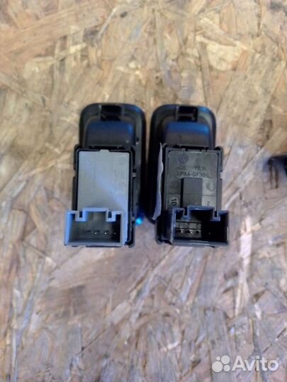 Кнопка стеклоподьеника Volkswagen Polo 5