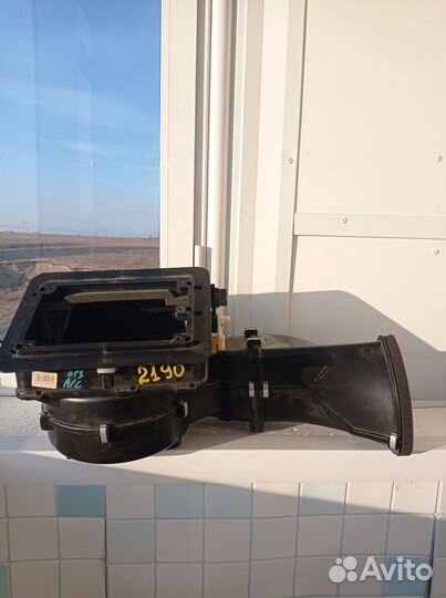 Корпус мотора отопителя(комплектация без A/C)