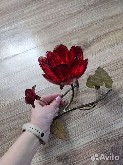 Подсвечник под бронзу цветы красный