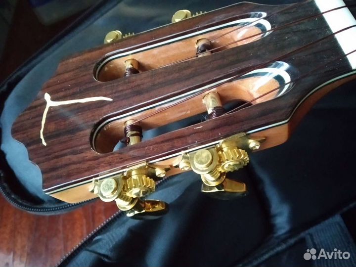 Продам укулеле тенор tom tut-680 m