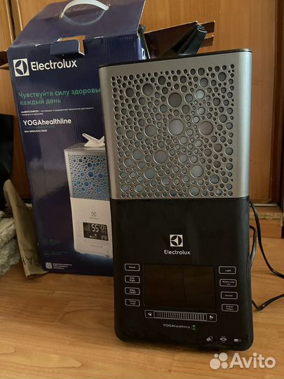 Увлажнитель воздуха Electrolux EHU-3810D, черный