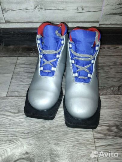 Лыжные ботинки для девочки