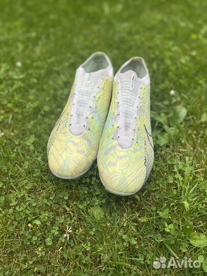 Футбольные бутсы