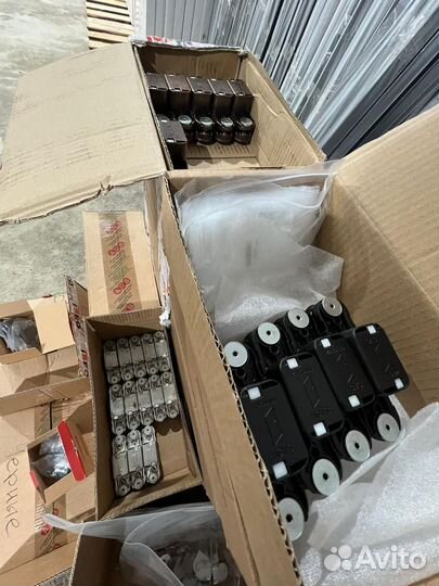 Скрытые межкомнатные двери в наличии и на заказ