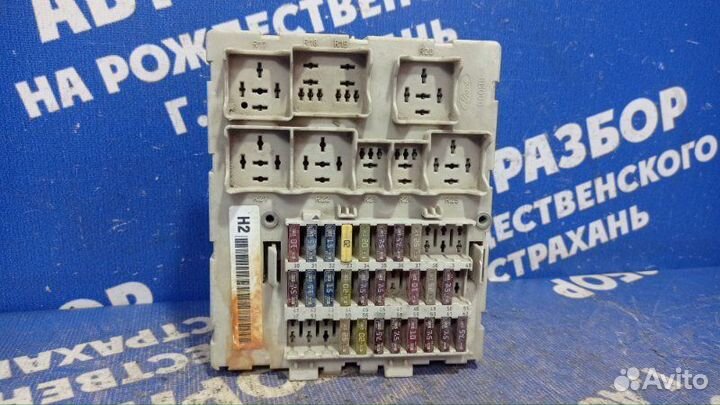 Блок предохранителей салона Ford Focus 1 седан