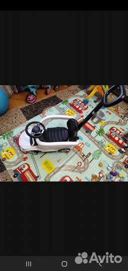 Машинка толокар с ручкой