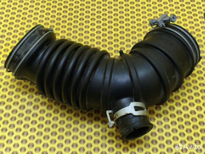 Патрубок воздушного фильтра гофра Mitsubishi