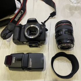 Фотоаппарат canon 7d с обьективом и вспышкой