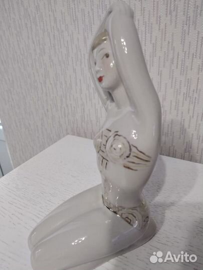 Статуэтка фарфор пляжница купальщица городница