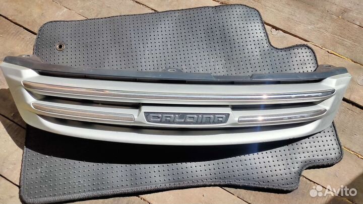 Решетка радиатора Toyota caldina AT211