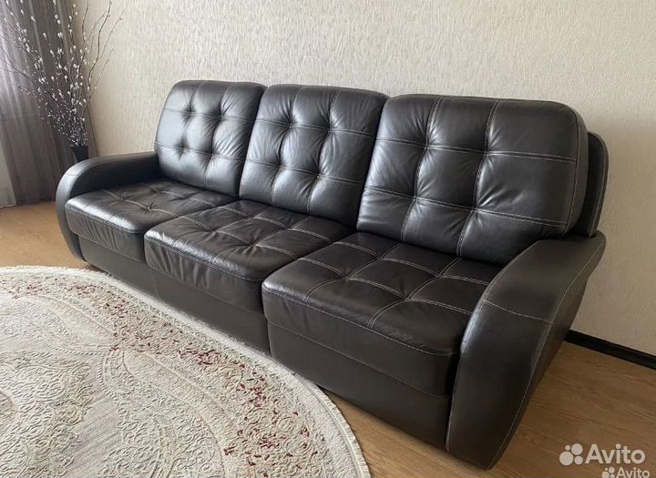 Кожаный диван