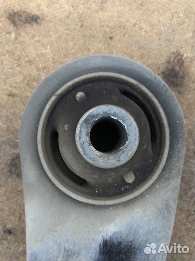 Рычаг правый mitsubishi colt z30