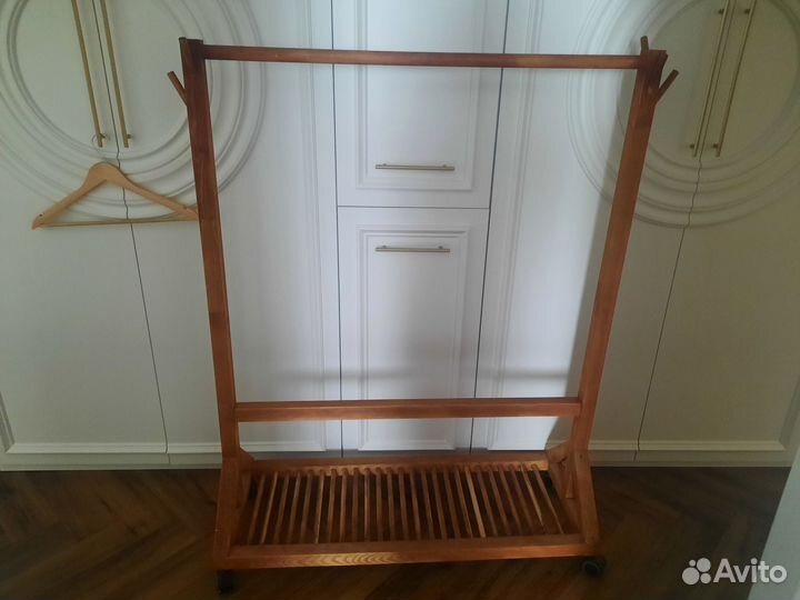 Вешалка для одежды напольная деревянная