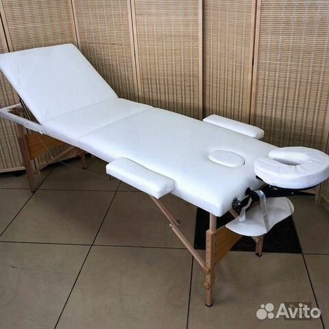 Массажный стол на деревянном каркасе