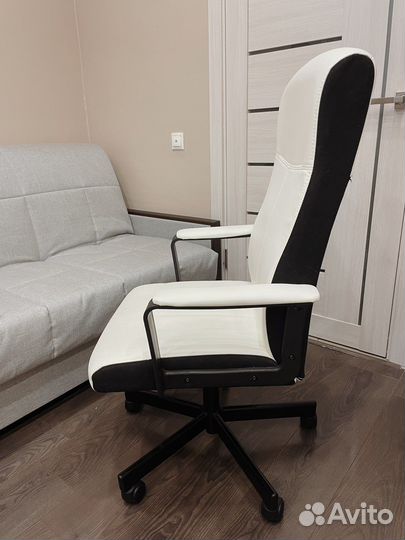 Офисное кресло IKEA белое