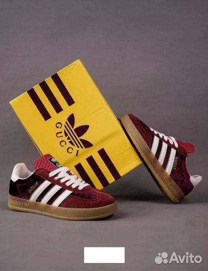 Кроссовки женские