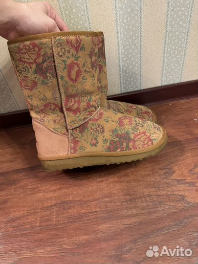 Женсике ботинки UGG 39 размер