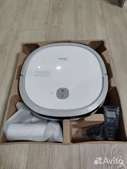 Робот пылесос новый Midea VCR18W