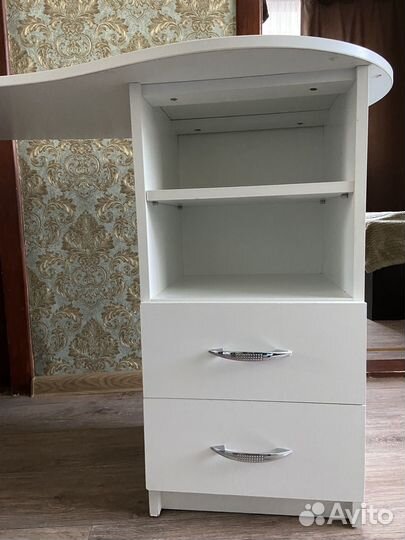 Маникюрный стол бу