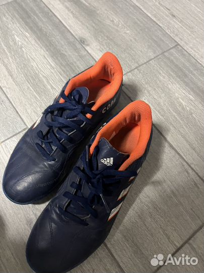 Футбольные бутсы adidas сороконожки