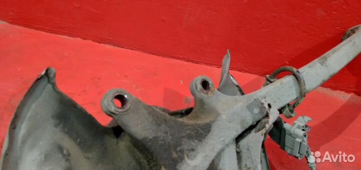 Мерседес W210 кулак передний правый Е 280 2.8