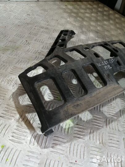 Крепление бампера переднее левое Skoda Octavia 5E