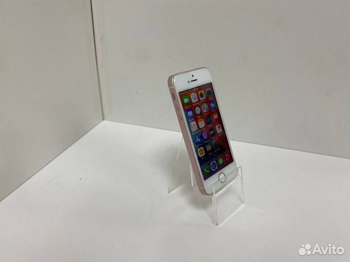 iPhone SE, 32 ГБ