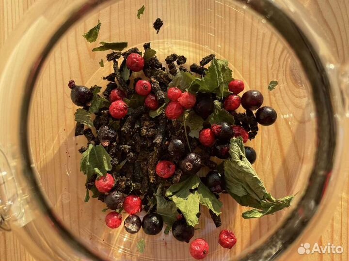 Иван чай и смородина, ягоды и листья, качественный