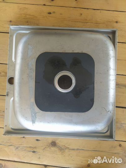 Мойка накладная