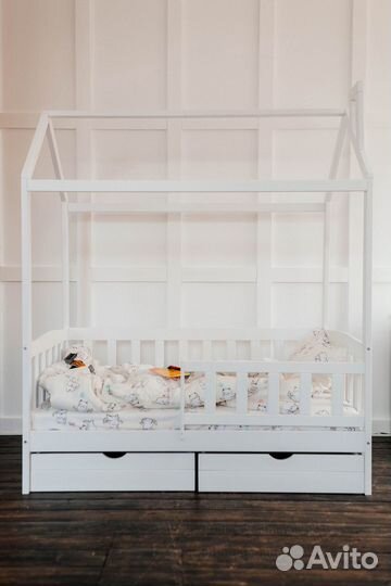 Детская кровать-домик из массива березы 