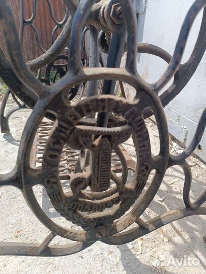 Станина от швейной машины Зингер