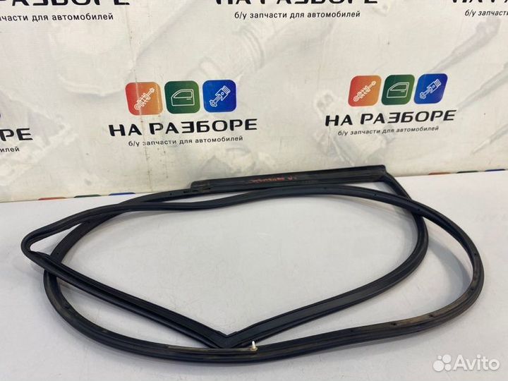 Уплотнительная резинка на дверь задняя левая