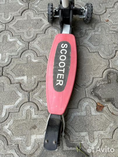 Самокат трехколесный