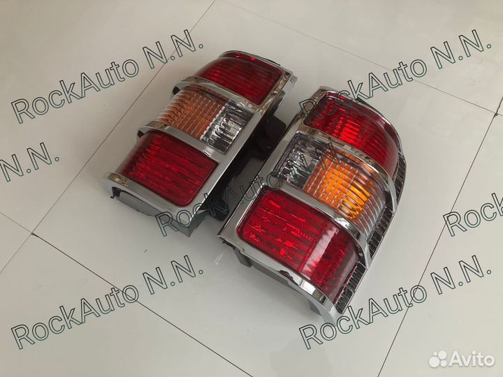 Фонарь задний (2шт) Mitsubishi Pajero 2