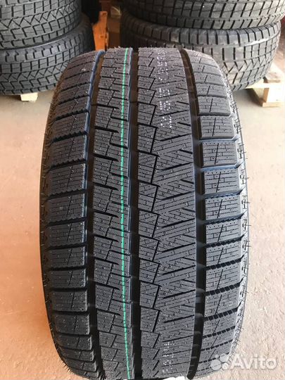 Kapsen SnowShoes AW33 275/45 R20 110H