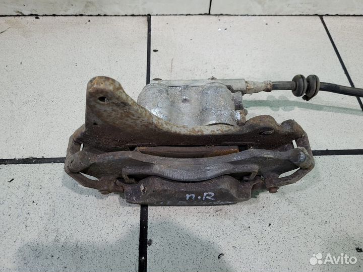 Тормозной суппорт передний правый Шевроле Нива