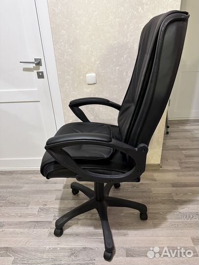 Офисное кресло руководителя бу
