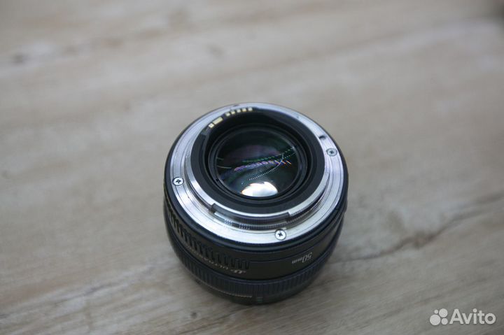 Объектив Canon EF 50mm f/1.4