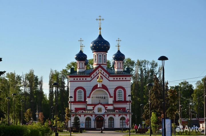 Продавец в церковную лавку