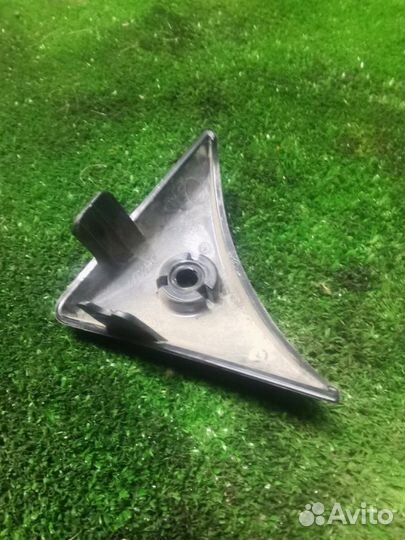 Уголок двери передний правый Citroen C4 седан 1.6