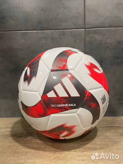 Футбольный мяч adidas tiro league sala