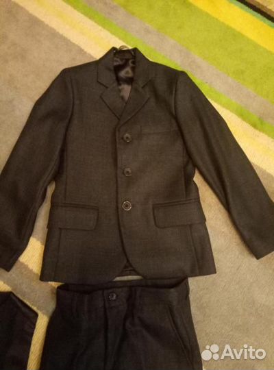 Школьный костюм (тройка) почти новый