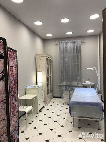 Перспективная студия лазерной эпиляции с клиентами