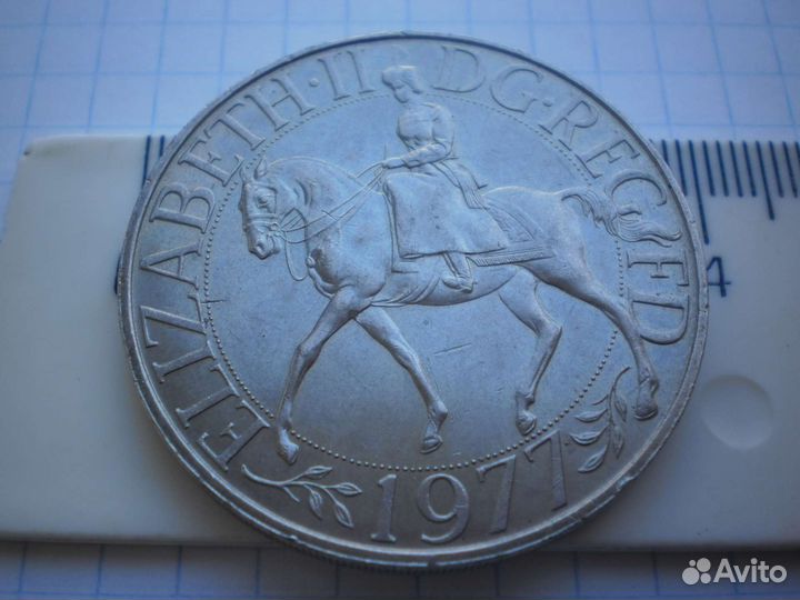 Англия 1 крона 25пенсов Елизавета на коне Черчилль