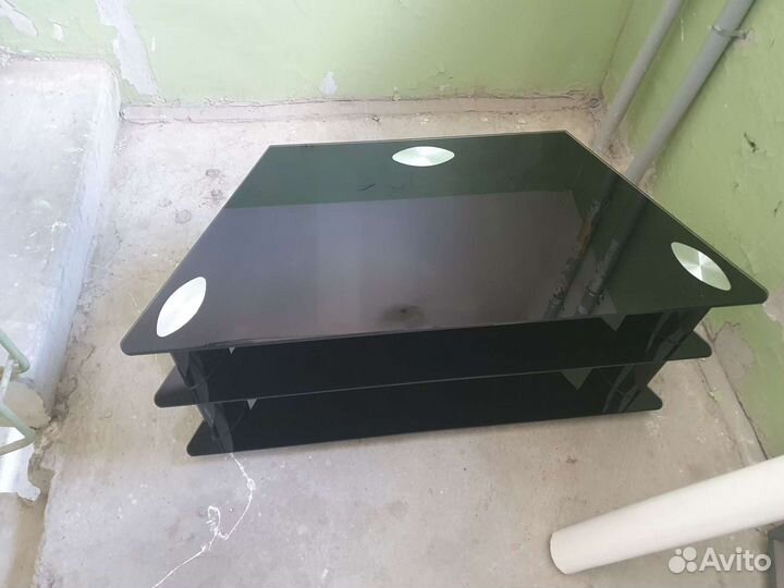 Стеклянная тумба под тв