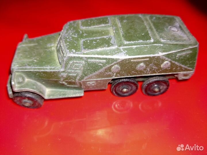 Игрушки военные